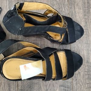 2 pairs of wedges and one single wedge